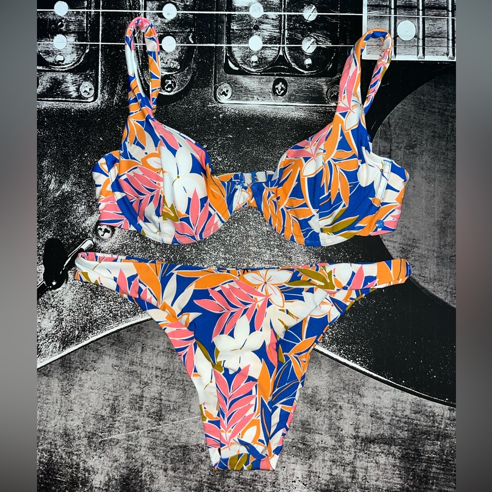 NWT Volcom Bikini
